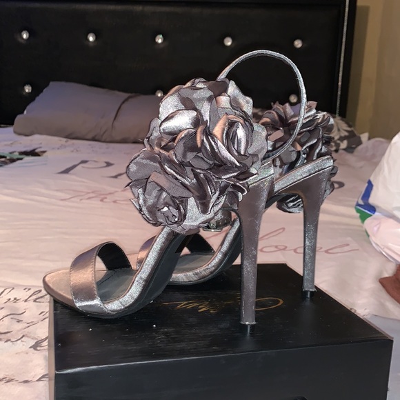 Brand new heels! - Picture 2 of 2